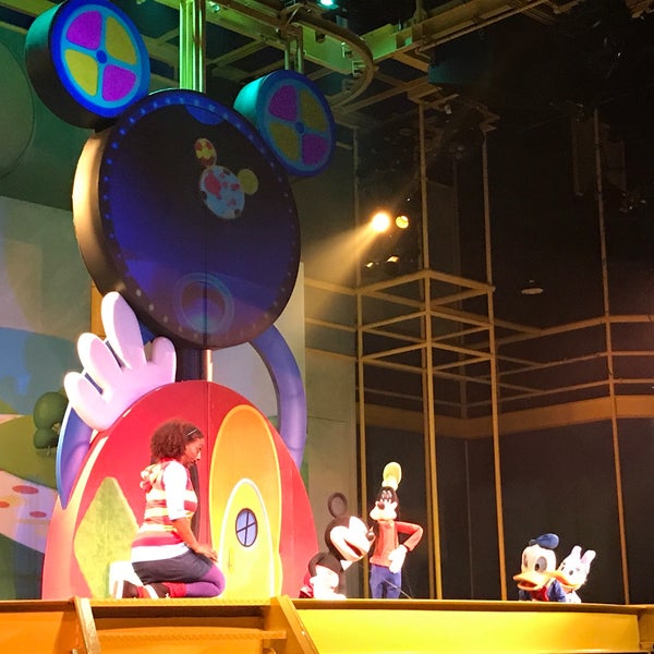 playhouse-disney-live-on-stage-puppets
