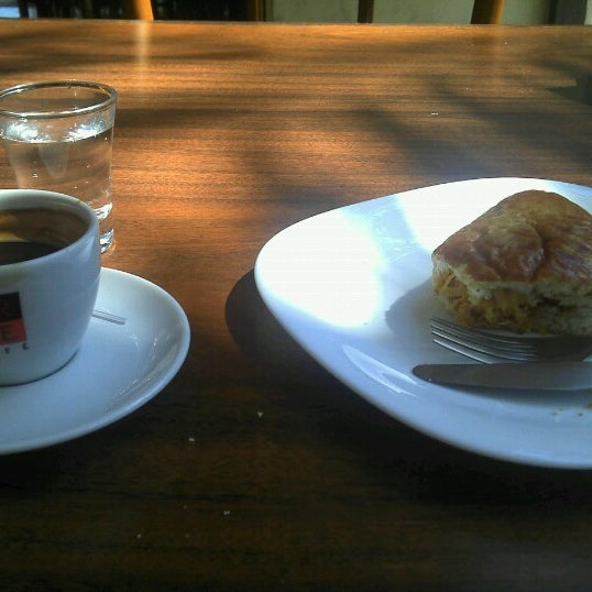 รูปภาพถ่ายที่ Rosa&#39;s Café โดย Henrique M. เมื่อ 9/28/2012