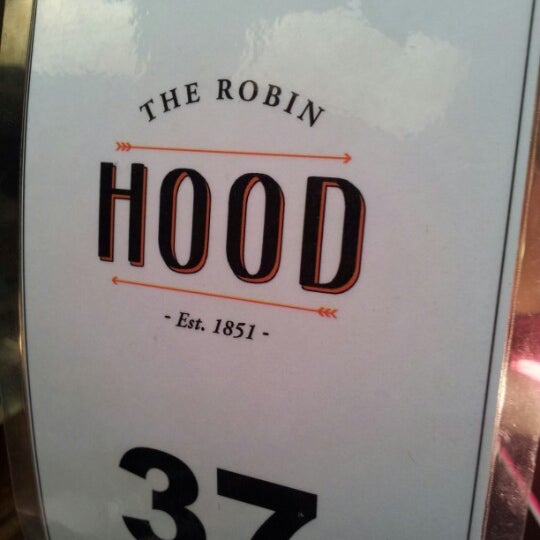 รูปภาพถ่ายที่ The Robin Hood โดย David C. เมื่อ 11/26/2012