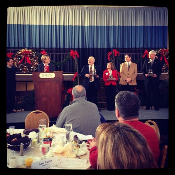 Photo taken at The Inn at Opryland, A Gaylord Hotel by Sharon K. on 12/12/2013