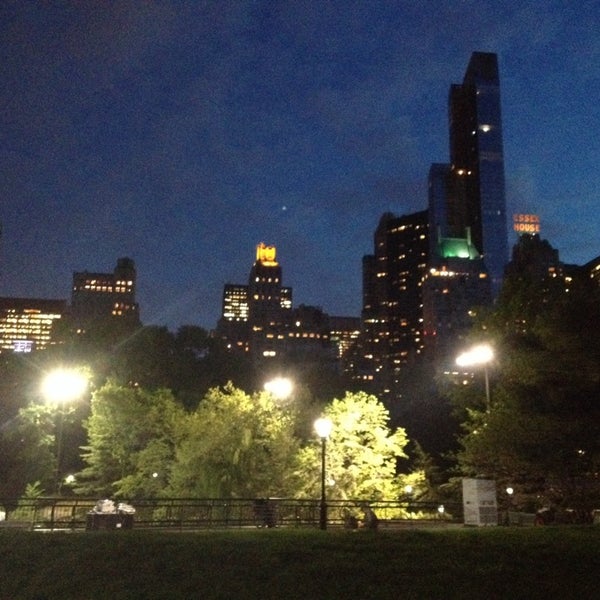 Снимок сделан в Central Park Sightseeing пользователем Sandra C. 5/18/2014