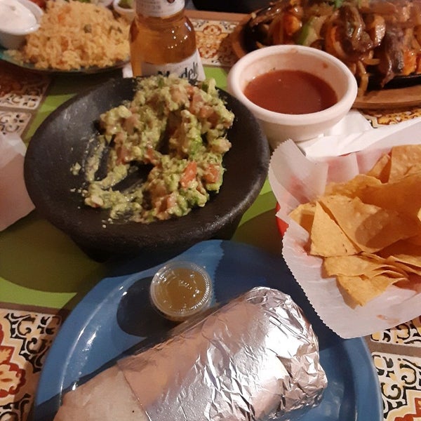 Foto diambil di Taco Mex Restaurant oleh B DEWD pada 5/2/2022