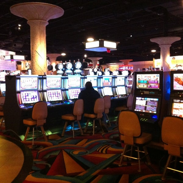 รูปภาพถ่ายที่ Hollywood Casino Perryville โดย Tanya R. เมื่อ 3/15/2013