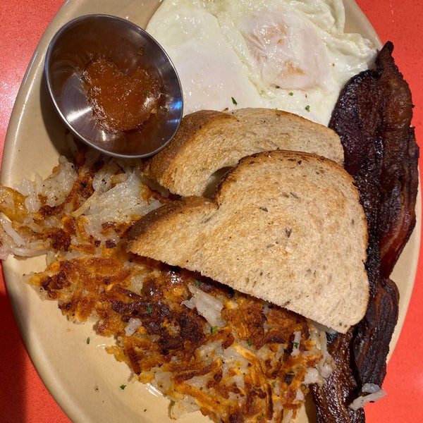 Photo taken at Snooze, an A.M. Eatery by Susie K. on 10/27/2019