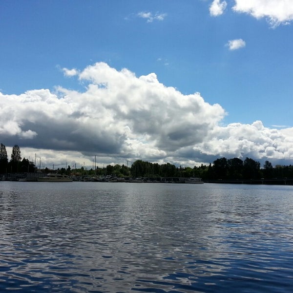 Снимок сделан в Seattle Yacht Club пользователем Sterling Hines Elzinga 5/24/2013