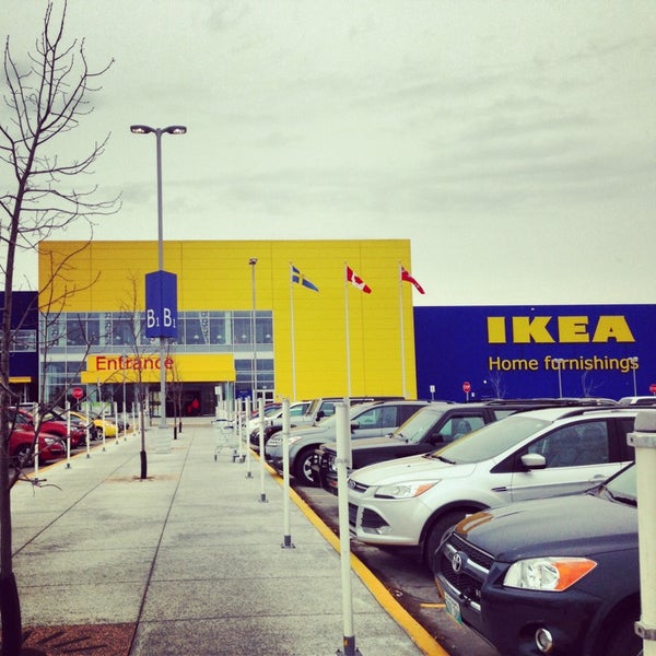 5/19/2013에 Matthew H.님이 IKEA Winnipeg에서 찍은 사진