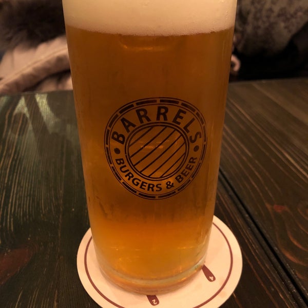 Photo taken at Barrels Burgers &amp; Beer by Matt on 11/22/2018