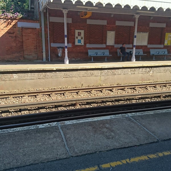 High Brooms Railway Station (HIB) Rail Station in TUNBRIDGE WELLS