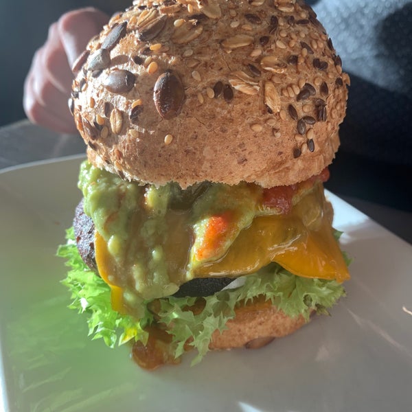 Photo prise au Holy Burger par Barbara J. le1/6/2020