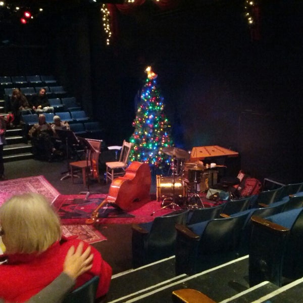 Foto scattata a Pacific Theatre da Cecilia L. il 12/12/2013