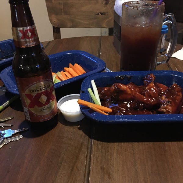 Photo prise au Redneck Wings Ribs and Beer par Marquito G. le11/24/2016