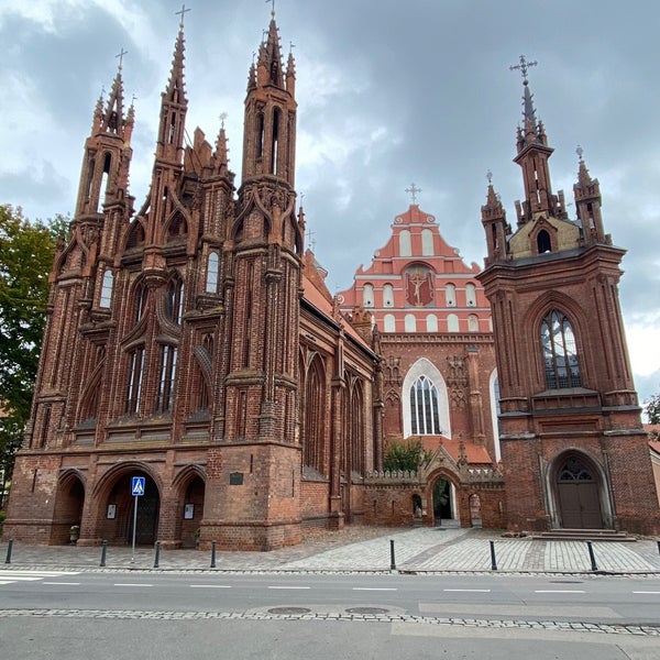 รูปภาพถ่ายที่ Šv. Onos bažnyčia | St. Anne&#39;s Church โดย Brew L. เมื่อ 9/23/2021