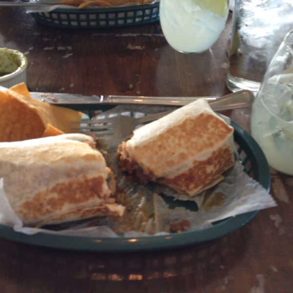 3/20/2013 tarihinde Katie L.ziyaretçi tarafından Swell Taco'de çekilen fotoğraf