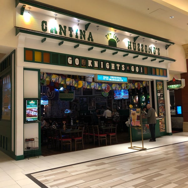 Foto diambil di Hussong&#39;s Cantina Las Vegas oleh Mark L. pada 5/16/2019