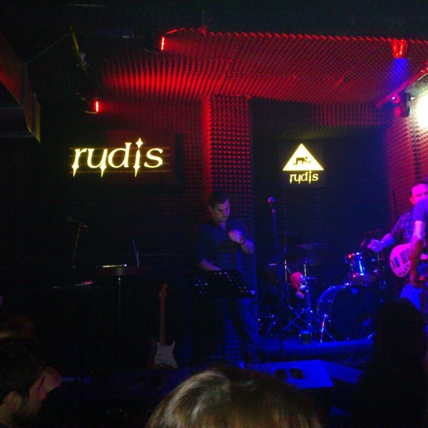Photo prise au Rudis Bar par Y.Kenan C. le3/1/2013