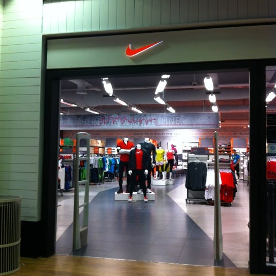 Nike Factory - Tienda de deportivos