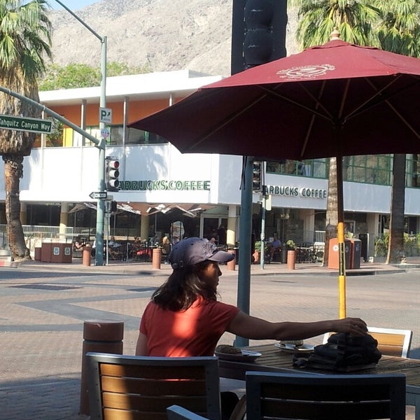 Photo taken at The Coffee Bean &amp; Tea Leaf by Jimm D. on 5/4/2013