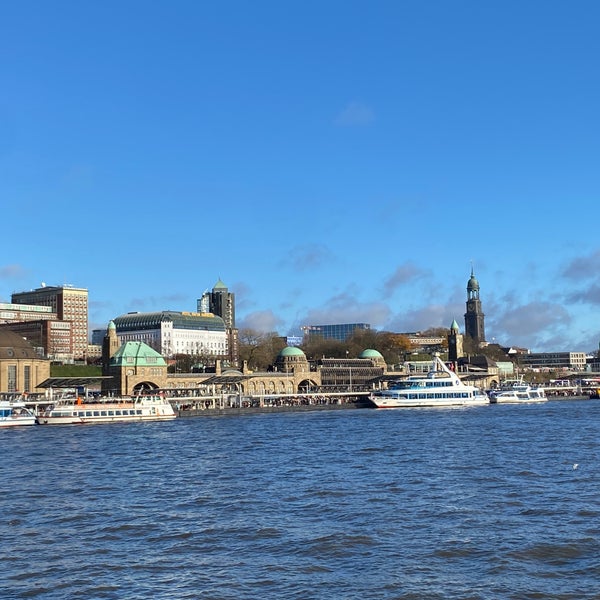 Foto tirada no(a) Porto de Hamburgo por Yury E. em 11/25/2023