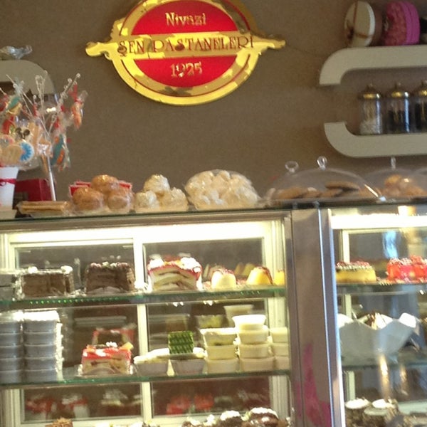 3/23/2013 tarihinde Kerem T.ziyaretçi tarafından Şen Pastaneleri Cafe &amp; Bistro'de çekilen fotoğraf