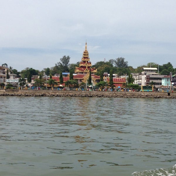 Photo taken at Burma Boating by Tatiana A. on 12/14/2013