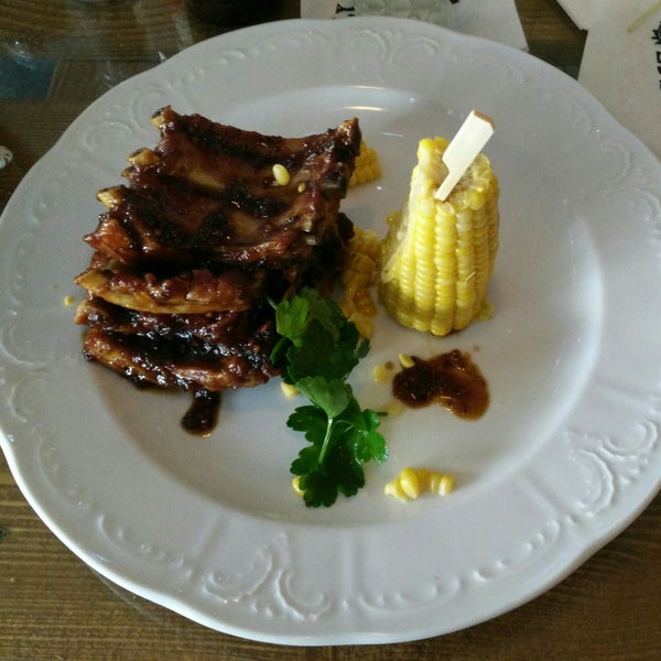 Spare Ribs are tasty,  plenty of bbq sauce,  you don't need any extra source with it.  Corn was cold but apart from that delicious food and good service. Will come back.
