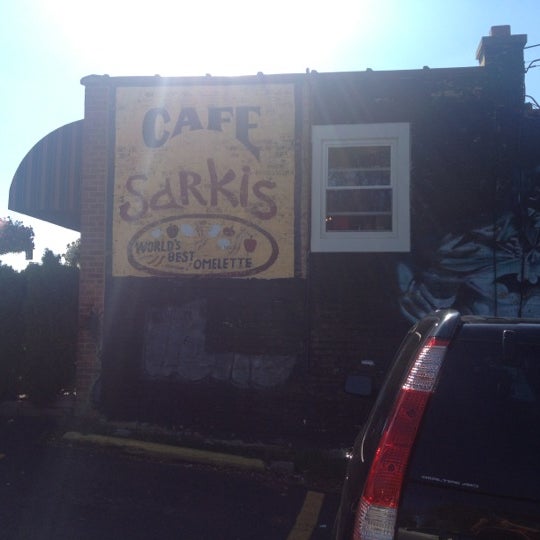 Das Foto wurde bei Sarkis Cafe von Daniel M. am 10/8/2012 aufgenommen