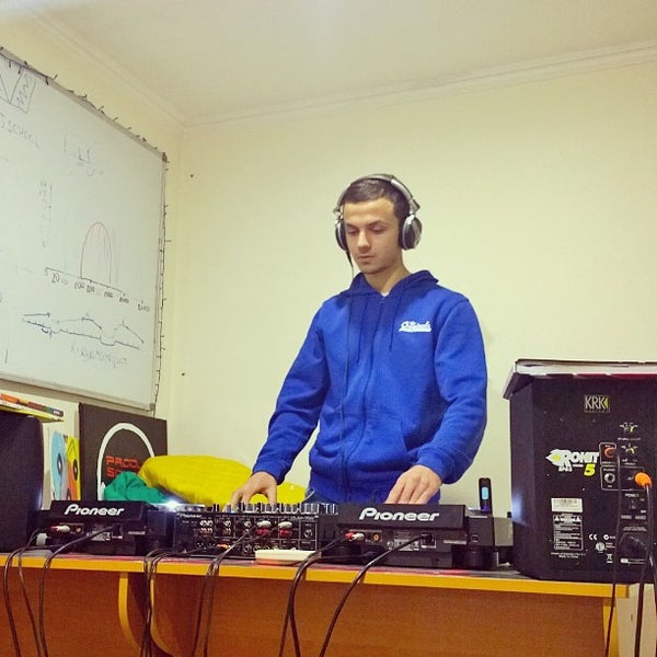 дж центр. Dj bessonniy альбом. школа диджеинга москва. дж центр. Dj center.