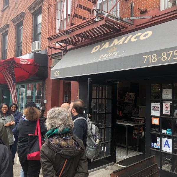 5/12/2018 tarihinde Lauren Y.ziyaretçi tarafından D&#39;Amico Coffee Roasters'de çekilen fotoğraf