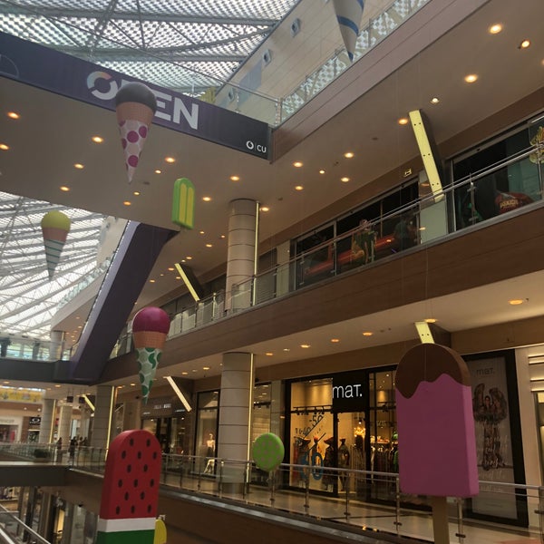 Foto tirada no(a) The Mall Athens por Stella ✨✨ M. em 6/15/2020