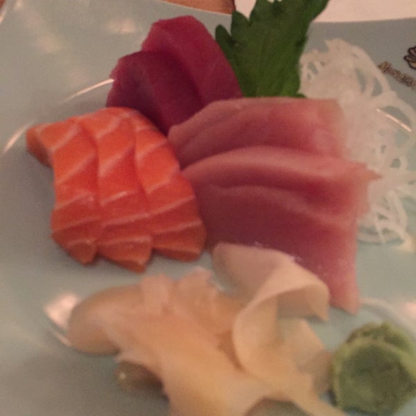 Foto tirada no(a) Monster Sushi por Mauricio C. em 12/25/2014