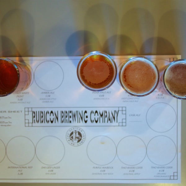 รูปภาพถ่ายที่ Rubicon Brewing Co. โดย Travis E. เมื่อ 3/11/2016