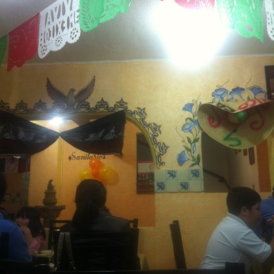 รูปภาพถ่ายที่ Taquerias Las Palomas โดย ADRY&#39;S V. เมื่อ 9/21/2012