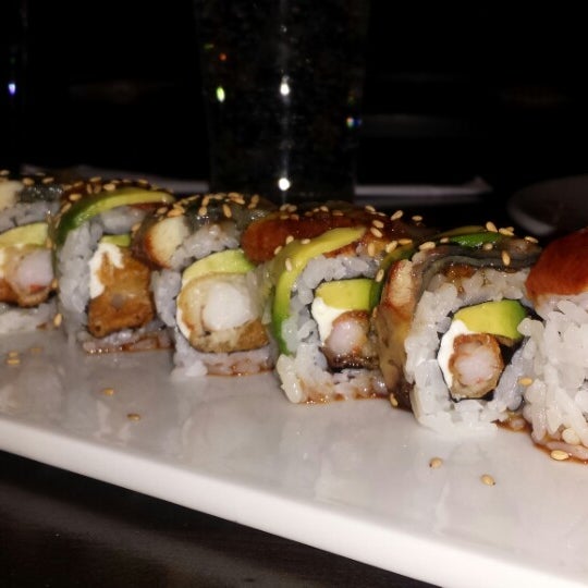 Photo prise au Gekko Sushi and Lounge par EMANATED FROM DETROIT D. le4/16/2014