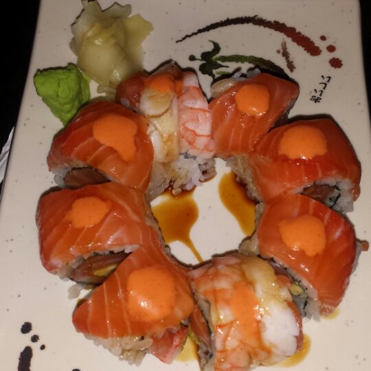4/16/2014 tarihinde EMANATED FROM DETROIT D.ziyaretçi tarafından Gekko Sushi and Lounge'de çekilen fotoğraf