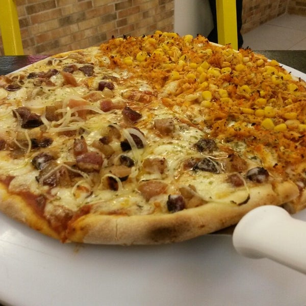 Foto tomada en Luigi&#39;s Pizzas  por Carol P. el 9/12/2014