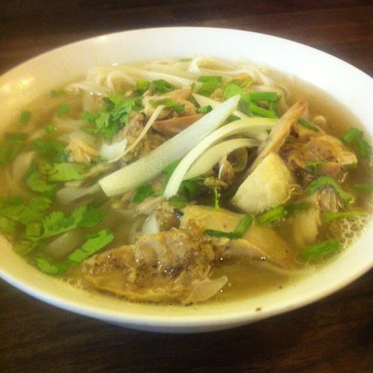 รูปภาพถ่ายที่ Pho. โดย Ben S. เมื่อ 10/1/2012