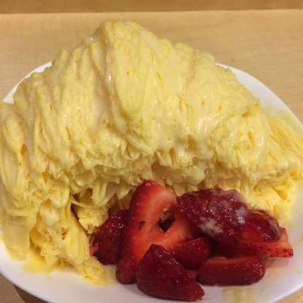 Photo taken at Sno-Zen Shaved Snow &amp; Dessert Cafe by Don A. on 9/14/2014