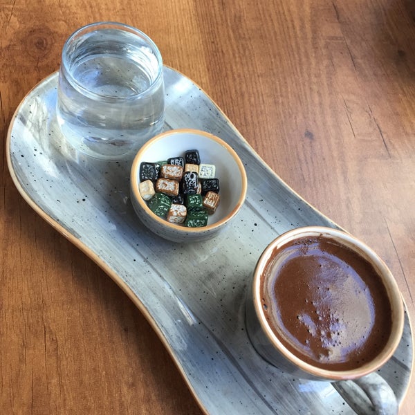 Photo taken at Hisarönü Cafe by Zeynoo💚❤️🍀 on 12/8/2018