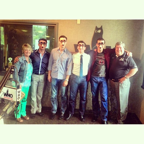 Who radio. Who radio. Рональд уилсон рейган в молодости. Рональд рейган фото. Dub radio.