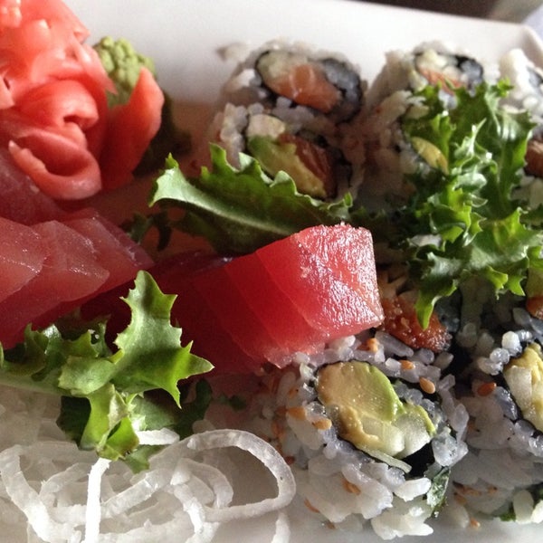 Foto diambil di Shinto Japanese Steakhouse &amp; Sushi Bar oleh Ayla G. pada 8/6/2014