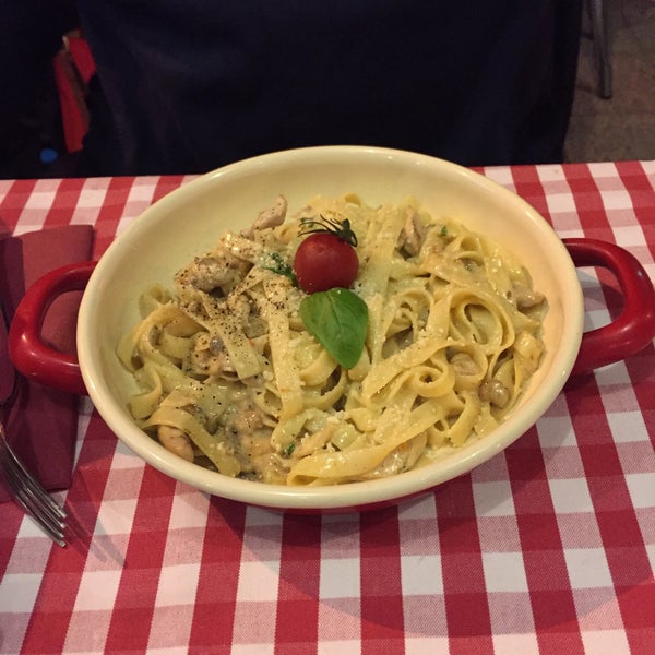 Снимок сделан в The Italian Cut - Pizza&amp;Kitchen пользователем Beliz A. 10/20/2015