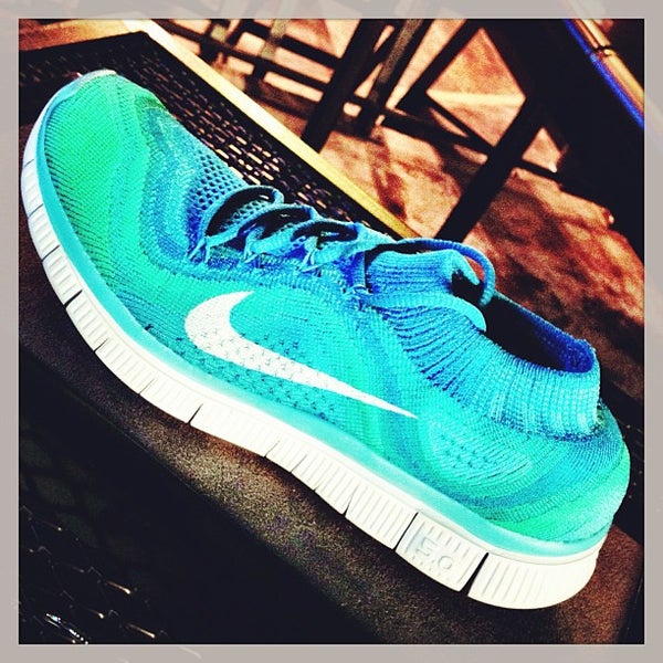 รูปภาพถ่ายที่ Nike Vault โดย LaLa C. เมื่อ 7/31/2013