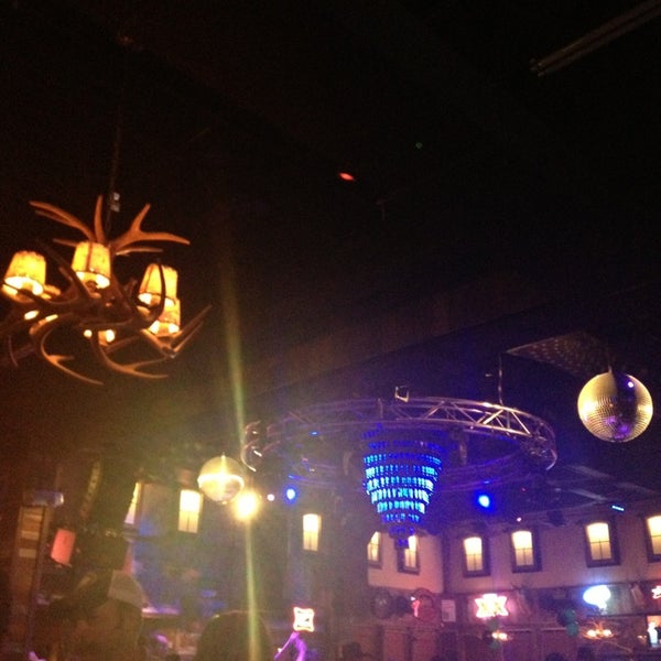 รูปภาพถ่ายที่ Whiskey River Dancehall &amp; Saloon โดย 🌸~LiSa M. เมื่อ 3/16/2013