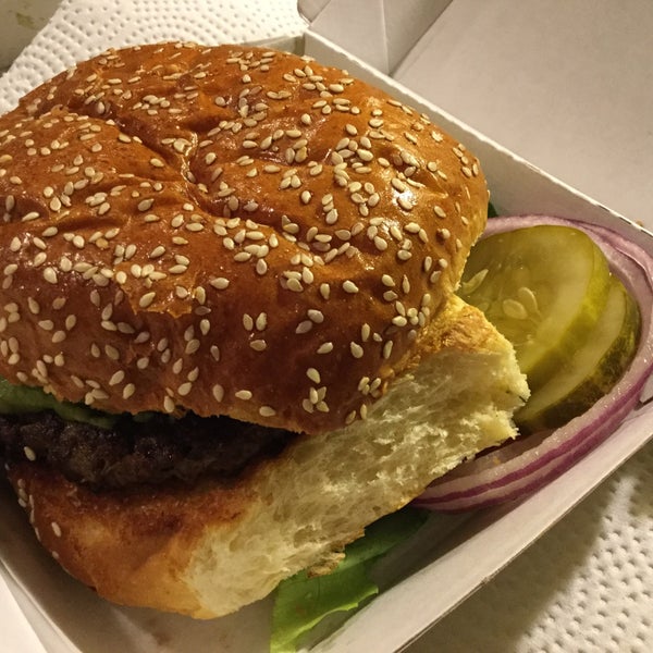 รูปภาพถ่ายที่ Amsterdam Burger Company โดย Anatoly S. เมื่อ 9/26/2016