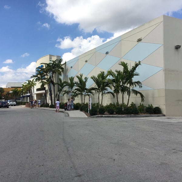 Dolphin Mall - Outlet indispensable for shopping in Miami