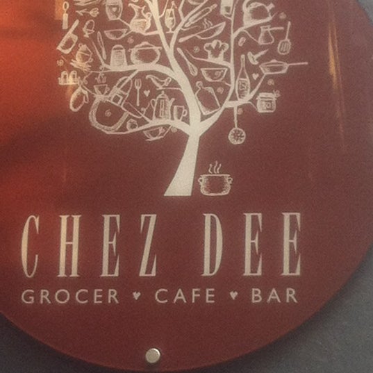 รูปภาพถ่ายที่ Chez Dee โดย Christopher D. เมื่อ 10/19/2012