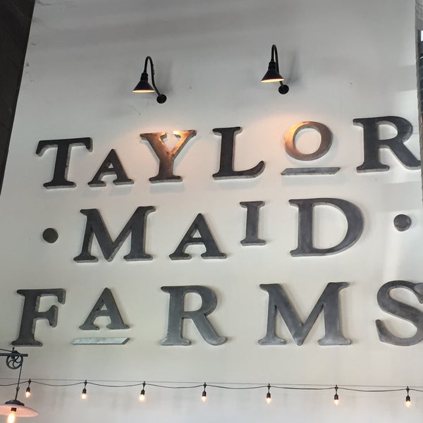 รูปภาพถ่ายที่ Taylor Maid Farms Organic Coffee โดย Krista S. เมื่อ 6/18/2017