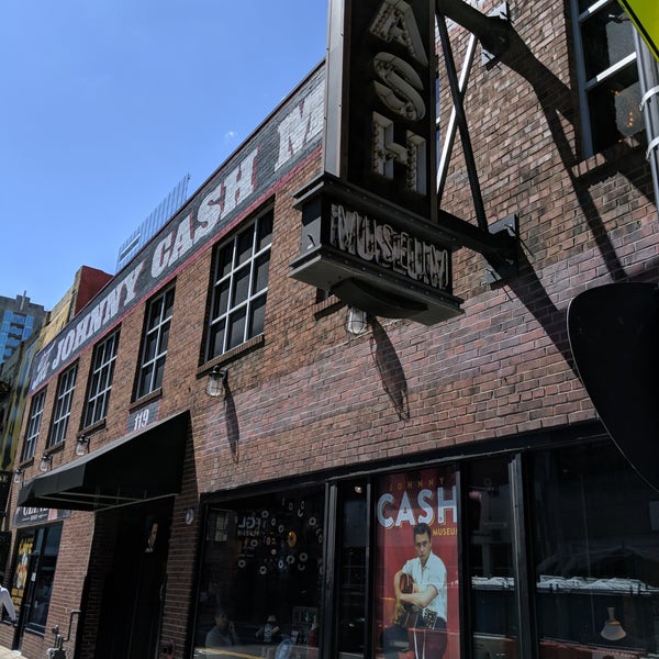 Photo taken at Johnny Cash Museum and Bongo Java Cafe by Kenneth T. on 4/26/2019