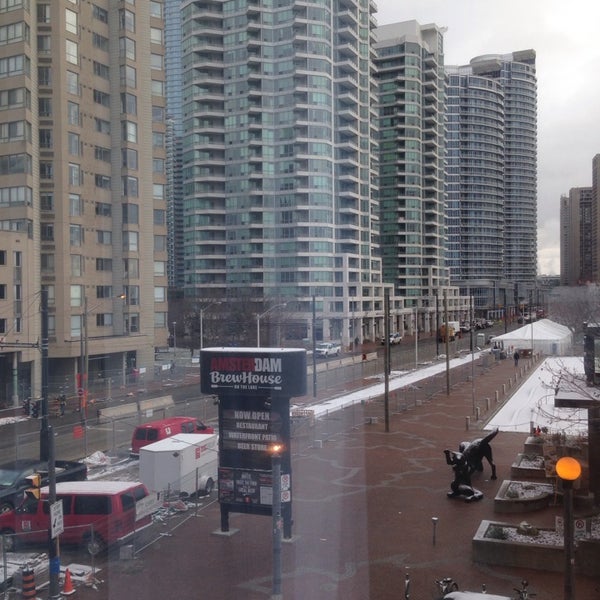 11/27/2014 tarihinde Ирина В.ziyaretçi tarafından Radisson Blu Toronto Downtown'de çekilen fotoğraf