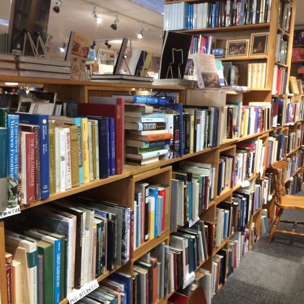 Foto tomada en Rodney&#39;s Bookstore  por Patrick B. el 5/25/2014